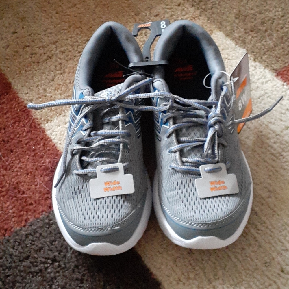 AVIA sneakers